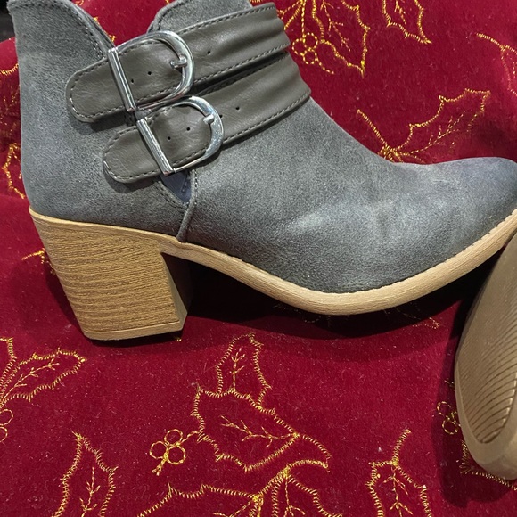 Qupid Gray Bootie size 6 women - Picture 3 of 9